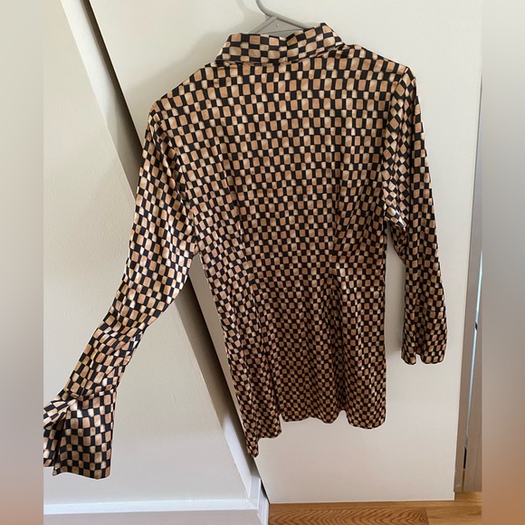 Abercrombie button down satin dress with flare sleeves in size Medium Petite - Picture 4 of 4